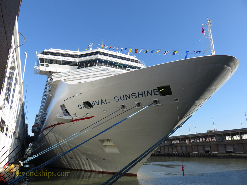 Cruise ship Carnival Sunshine in Manhattan
