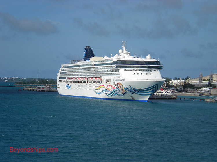 Cruise ship Norwegian Spirit in Bermuda