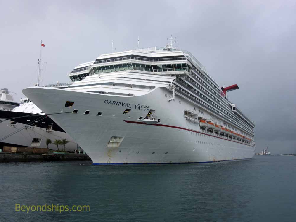 Cruise ship Carnival Valor