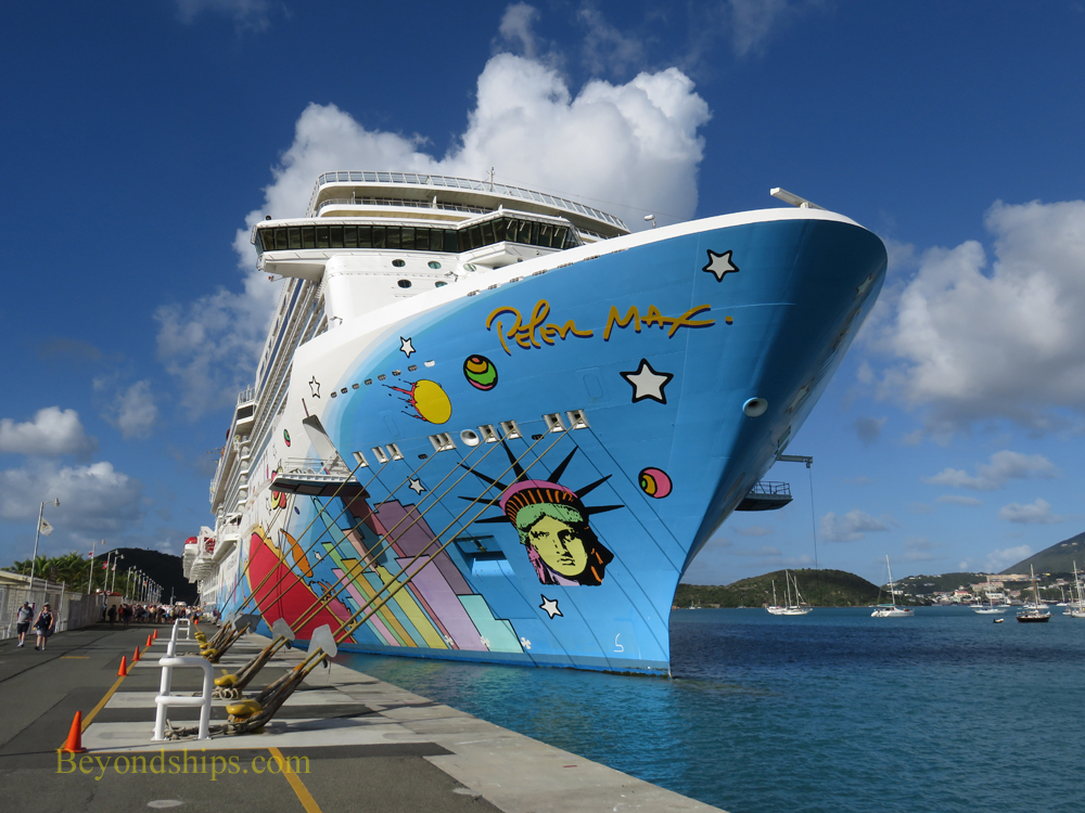 Picture Cruise ship Norwegian Breakaway