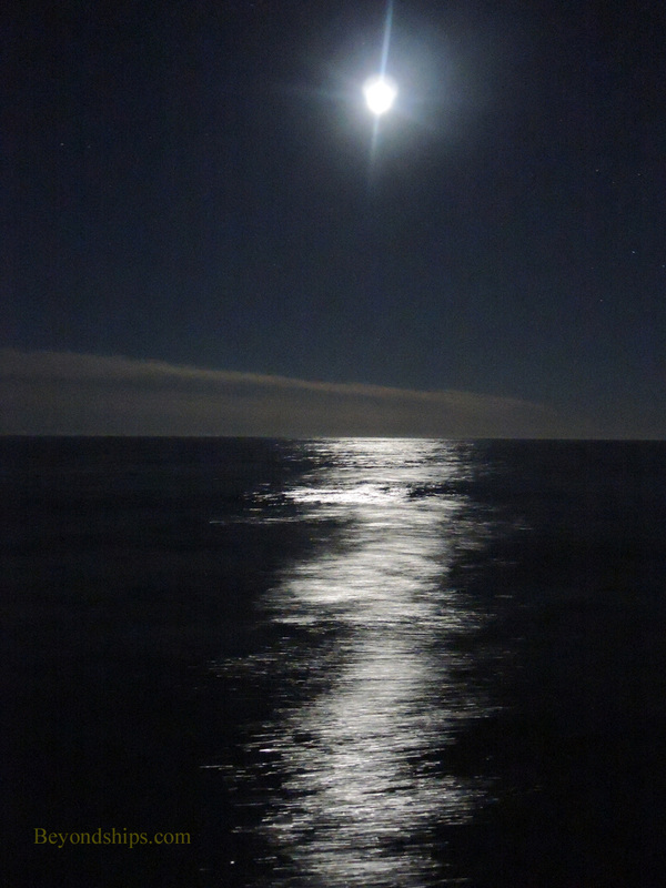 Moon over Atlantic from Queen Mary 2