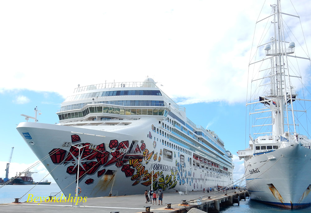 Cruise ships Norwegian Gem and Club Med 2