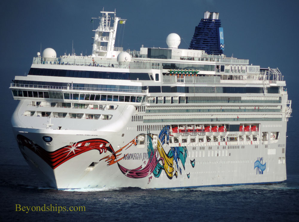 Norwegian Jewel cruise ship