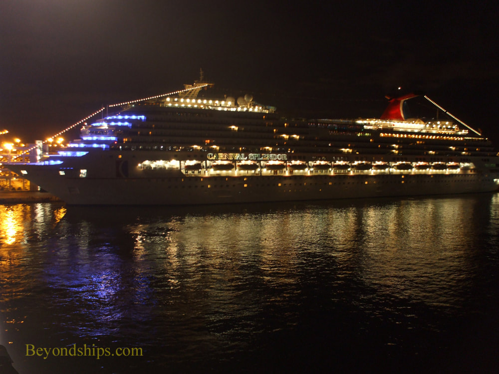 Cruise ship Carnival Splendor