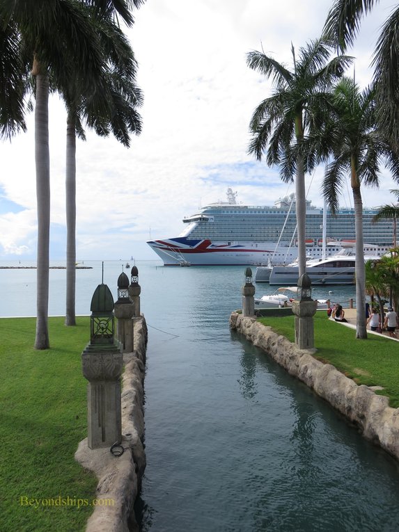 P&O Cruises' cruise ship Britannia in Aruba