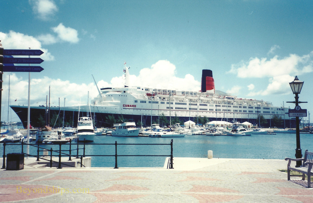 Queen Elizabeth 2 (QE2) in Bermuda