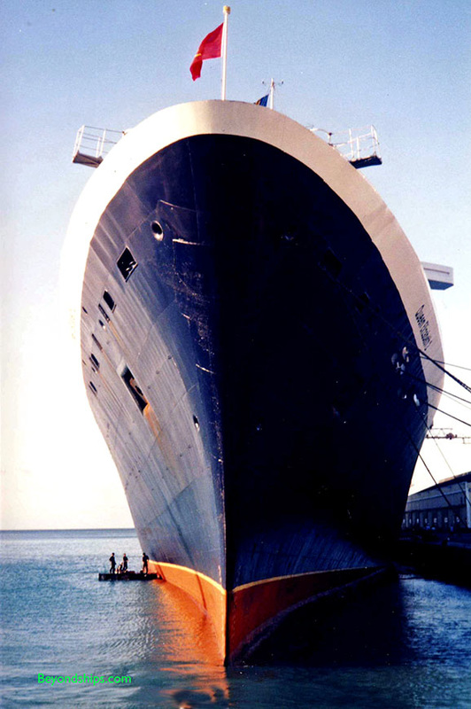 Ocean liner QE2