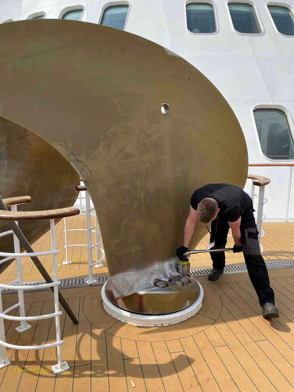 Queen Mary 2 replacement propeller blades