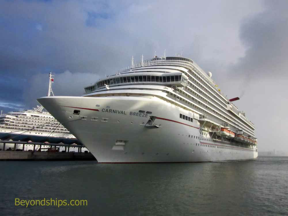 Cruise ship Carnival Breeze