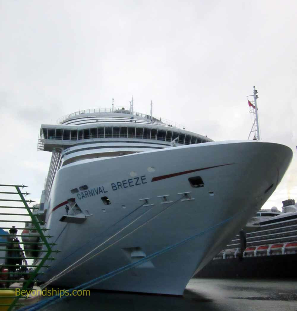 Cruise ship Carnival Breeze