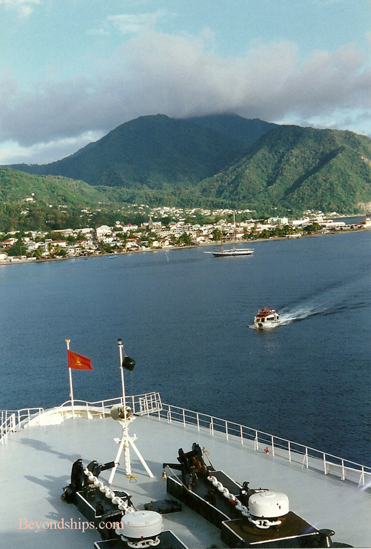 QE2, Queen Elizabeth 2, ocean liner, in St. Kitts
