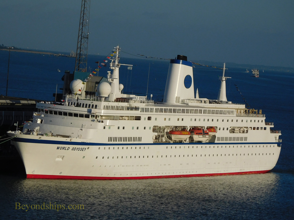 MS Deutschland cruise ship, schiff