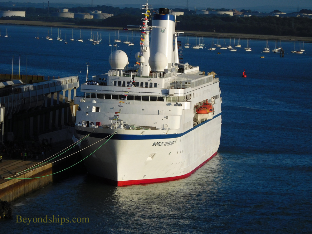 MS Deutschland cruise ship, schiff