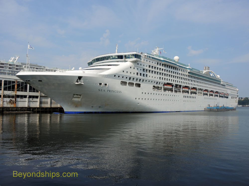 Cruise ship Dawn Princess in New York