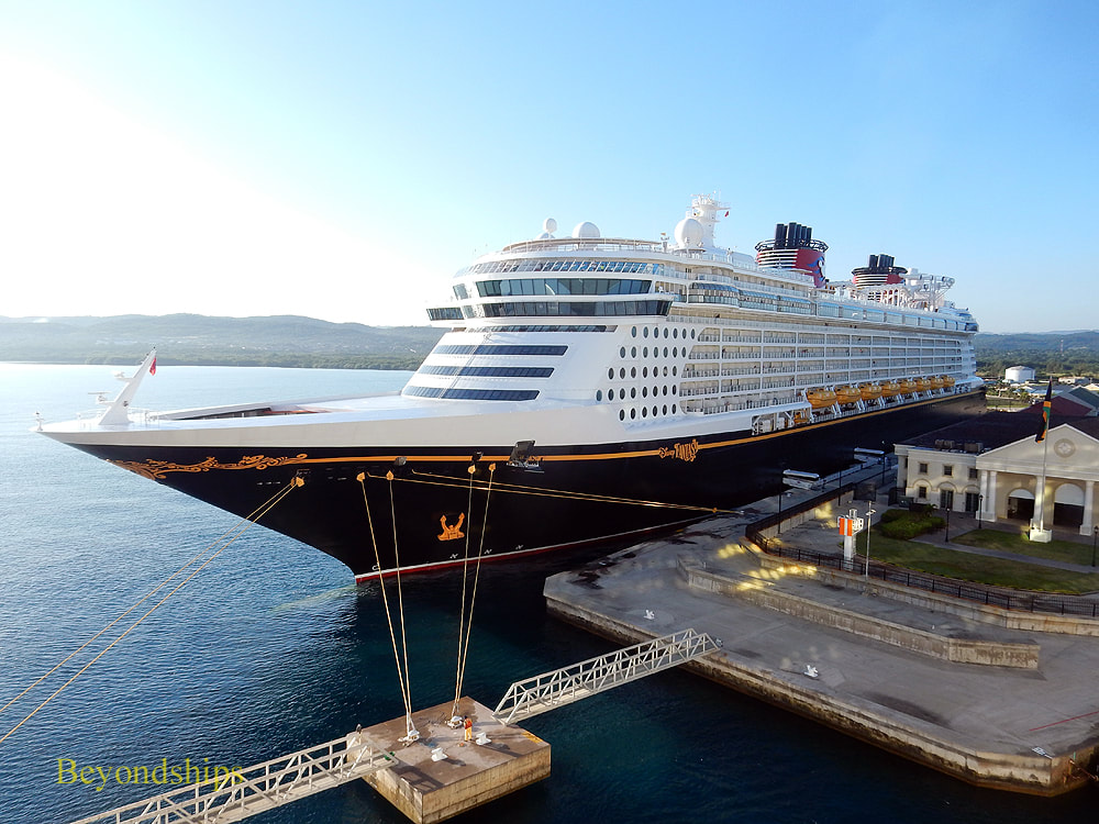 Cruise ship Disney Fantasy