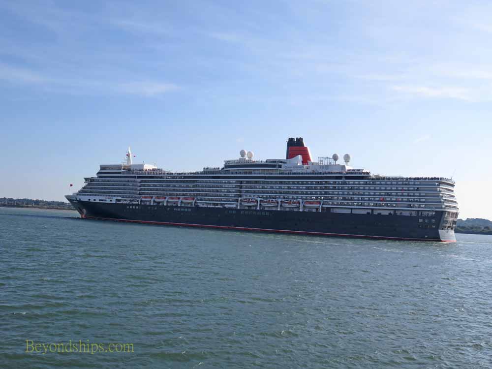 Cruise ship Queen Elizabeth in Southampton