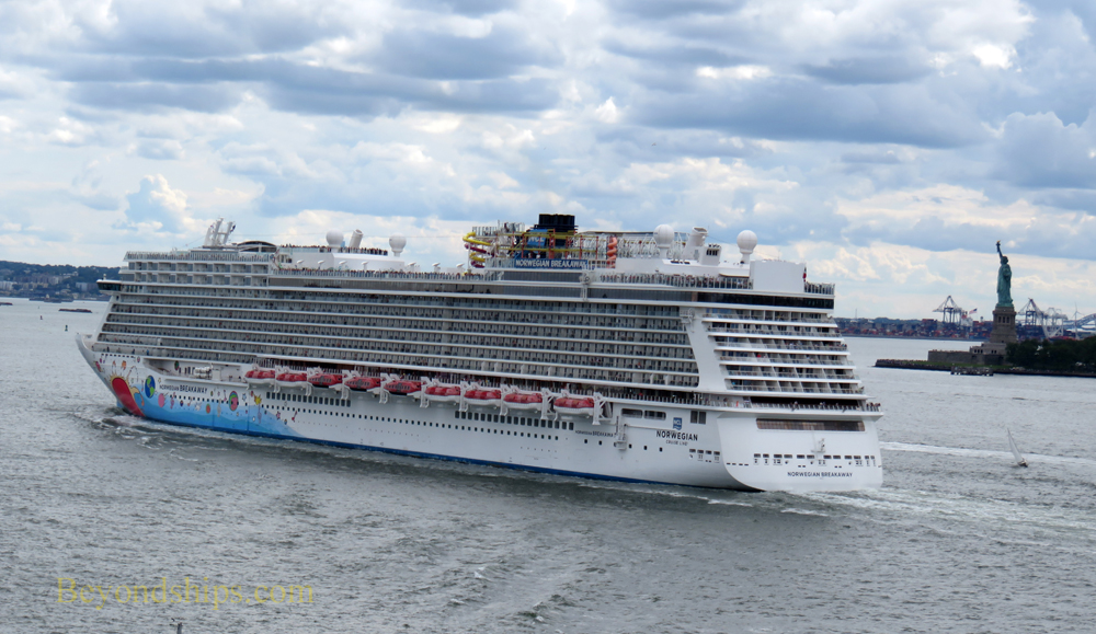 Cruise ship Norwegian Breakaway with the Statue of Liberty